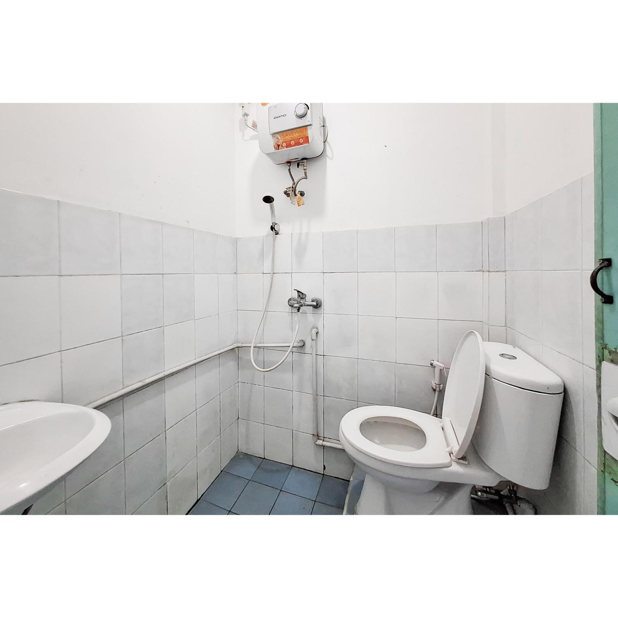 Wisma Pkbi Jabar Mitra Reddoorz Бандунг Экстерьер фото